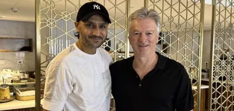 Steve Waugh Meets Harbhajan, Shares Praise